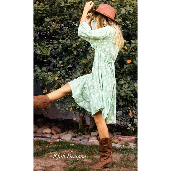 ❤️LAST 2 V Neck Floral Asymmetrical Hem 3/4 Sleeve Shirred Pleating Detail Dress - Picture 5 of 8